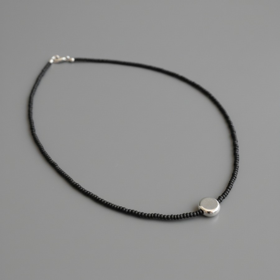 319 | Juodas vėrinys su pakabuku